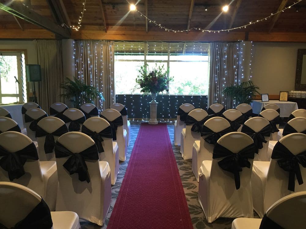 Grand Mercure Puka Park Resort - Wedding ceremony in function room