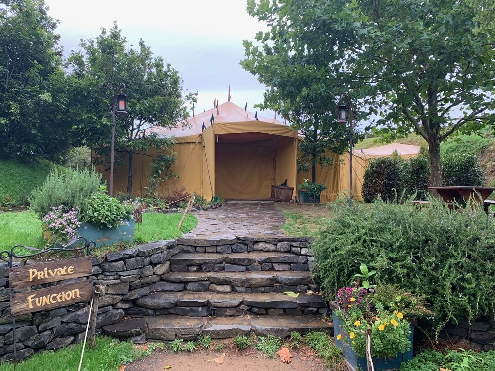 Hobbiton Green Dragon Inn - Steps to the Party Marquee